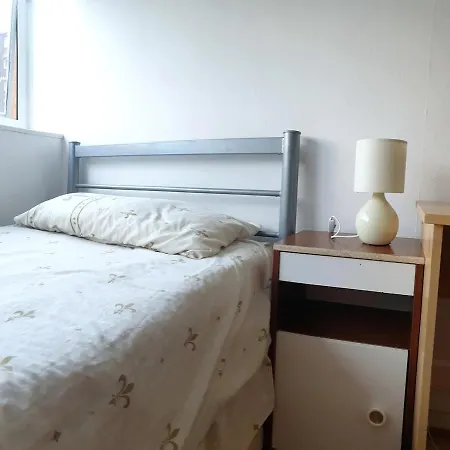 Elephant & Castle - Zone 2 - Private Rooms - Shared Bathroom London Exterior photo