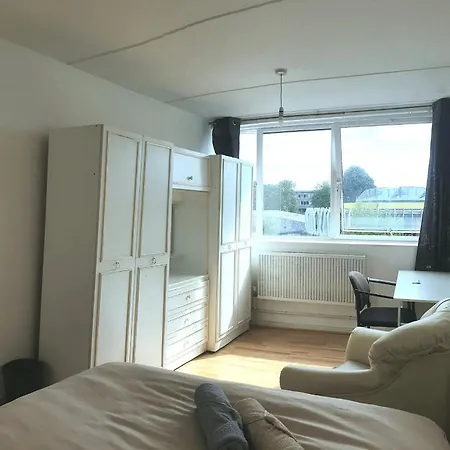 Elephant & Castle - Zone 2 - Private Rooms - Shared Bathroom London Exterior photo