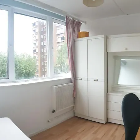 Elephant & Castle - Zone 2 - Private Rooms - Shared Bathroom London Exterior photo