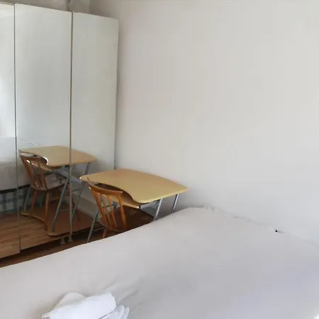 Elephant & Castle - Zone 2 - Private Rooms - Shared Bathroom London Exterior photo
