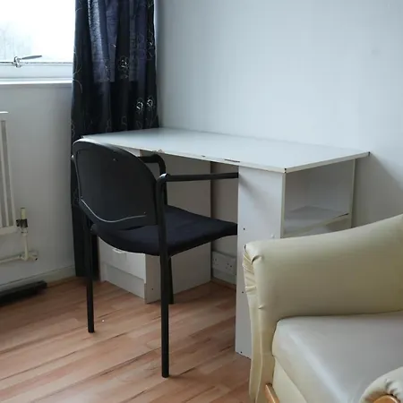 Elephant & Castle - Zone 2 - Private Rooms - Shared Bathroom London Exterior photo
