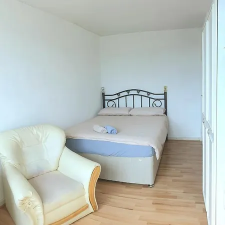 Elephant & Castle - Zone 2 - Private Rooms - Shared Bathroom London Exterior photo