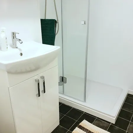Elephant & Castle - Zone 2 - Private Rooms - Shared Bathroom London Exterior photo