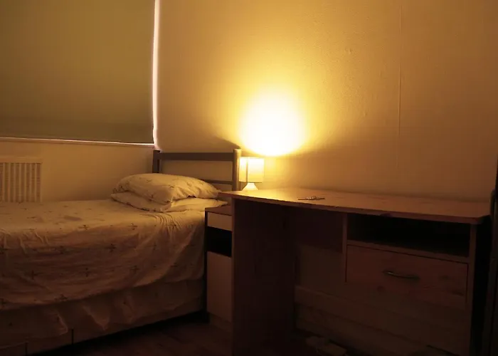 Elephant & Castle - Zone 2 - Private Rooms - Shared Bathroom